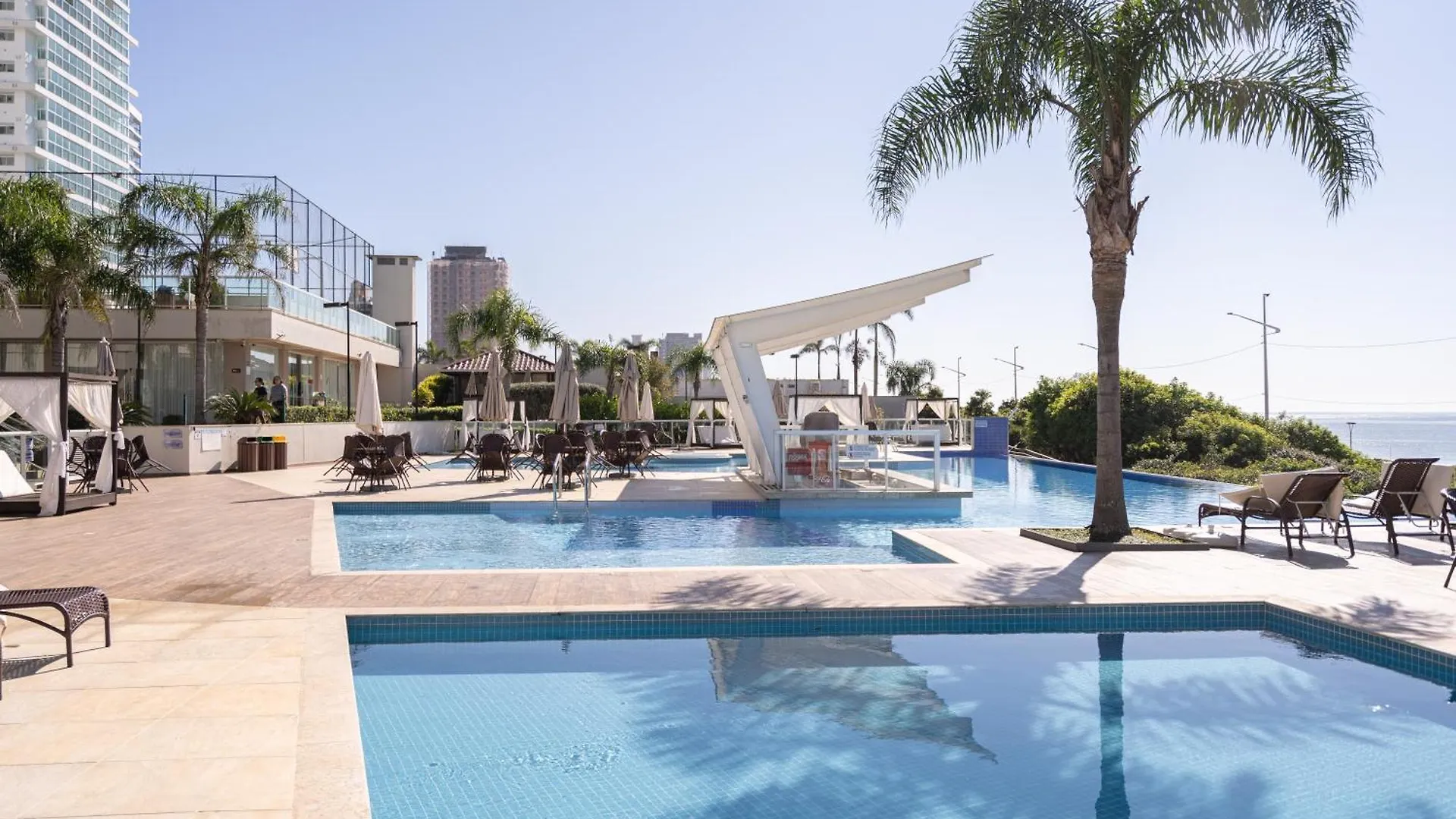 Apto Vista Mar Home Club Pe Na Areia 3 Quartos Ares Condicionados Cozinha Completa Piscina Aquecida Jacuzzi Sauna Academia Quadra Playground Salao De Jogos 15Min Do Beto Carrero Piçarras