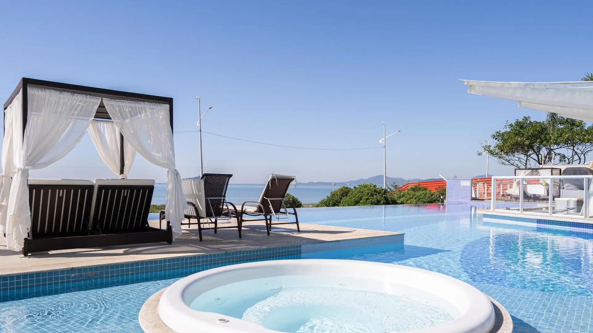 Apto Vista Mar Home Club Pe Na Areia 3 Quartos Ares Condicionados Cozinha Completa Piscina Aquecida Jacuzzi Sauna Academia Quadra Playground Salao De Jogos 15Min Do Beto Carrero Piçarras 0*,