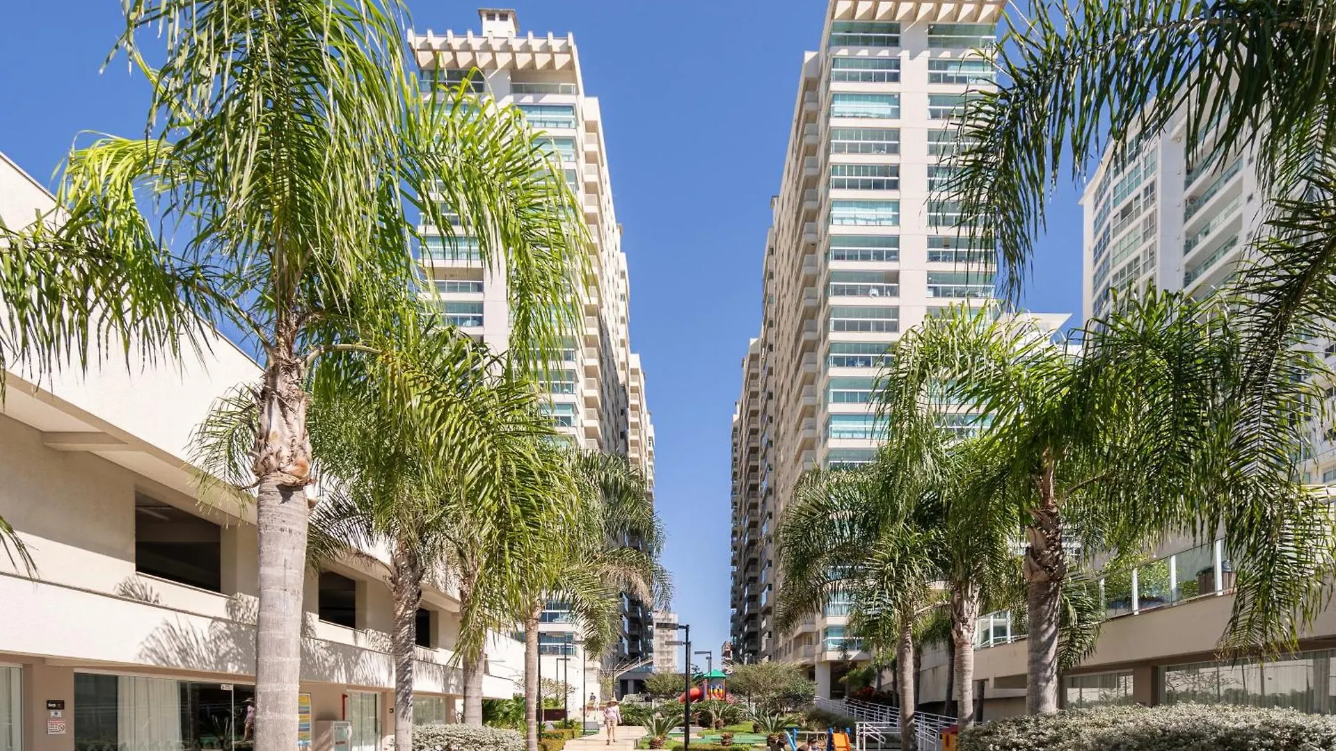 Apto Vista Mar Home Club Pe Na Areia 3 Quartos Ares Condicionados Cozinha Completa Piscina Aquecida Jacuzzi Sauna Academia Quadra Playground Salao De Jogos 15Min Do Beto Carrero Piçarras