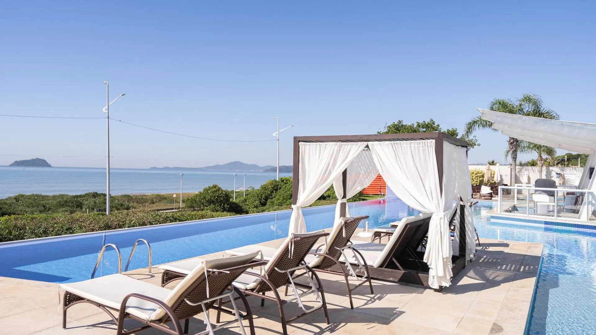 아파트 Apto Vista Mar Home Club Pe Na Areia 3 Quartos Ares Condicionados Cozinha Completa Piscina Aquecida Jacuzzi Sauna Academia Quadra Playground Salao De Jogos 15Min Do Beto Carrero Piçarras